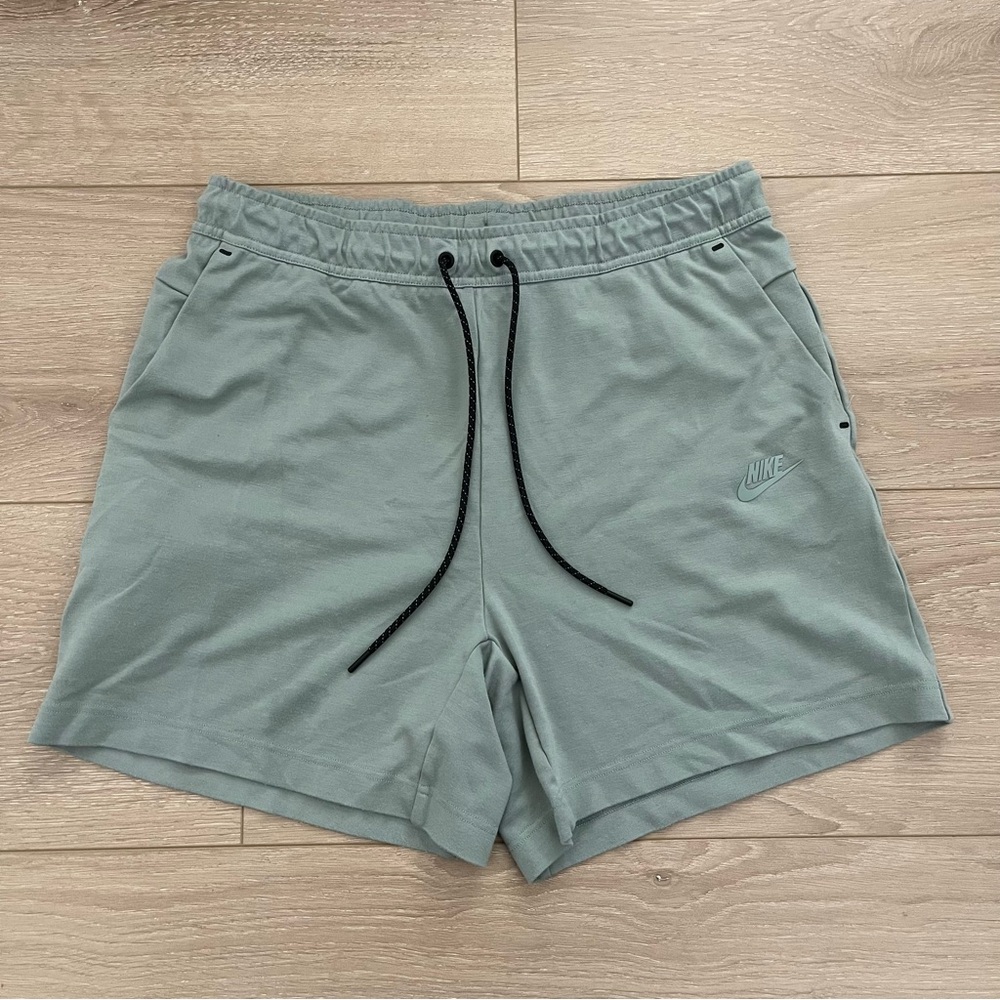 Nike Men's Sage Green Athletic Shorts Size Large